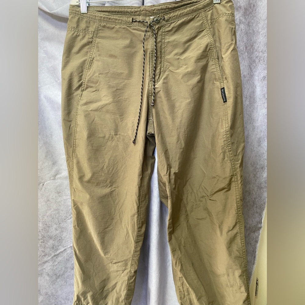 Columbia Women’s Hiking Capri. Med 
Olive